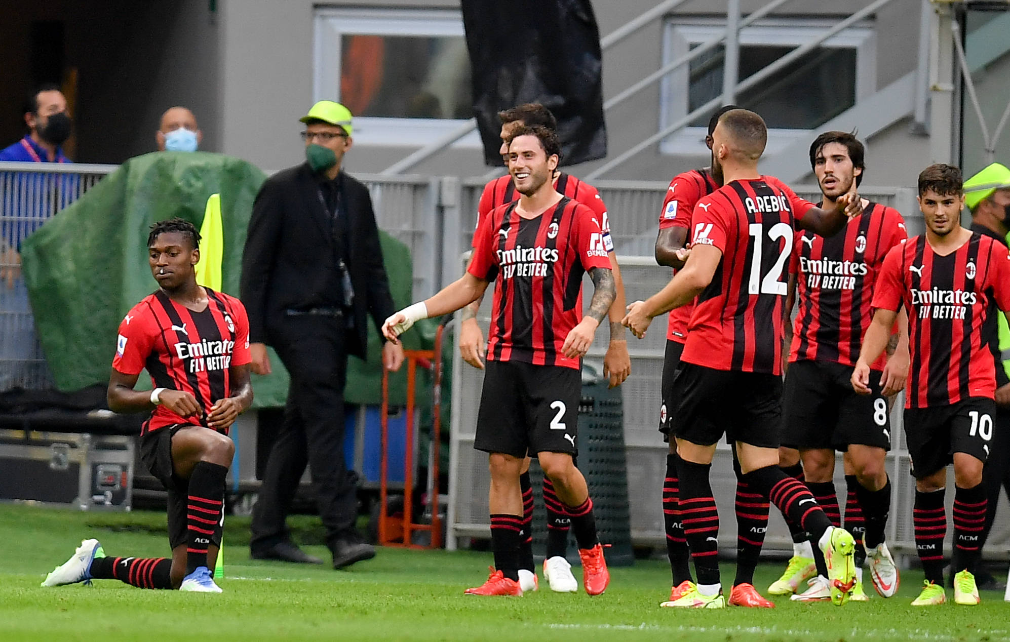 每体：巴尔韦德肌肉不适周三将接受检查，皇马右后卫捉襟见肘（每体：巴尔韦德肌肉不适将于周三接受检查，皇马右后卫位置告急）