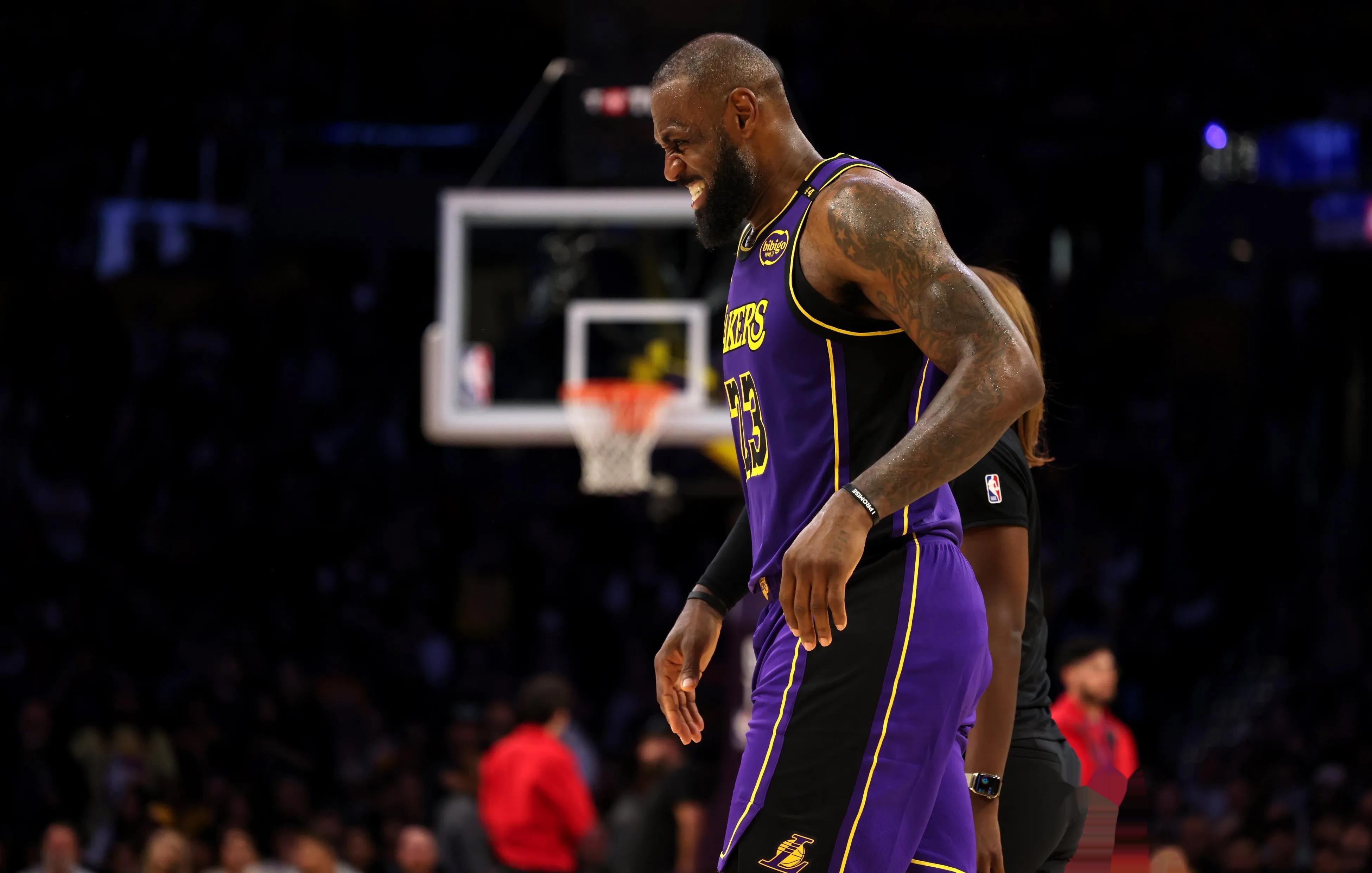 Shams：独行侠愿意聆听关于加福德+汤普森+拉塞尔的报价（Shams：独行侠开放听取涉及加福德、汤普森、拉塞尔的交易报价）