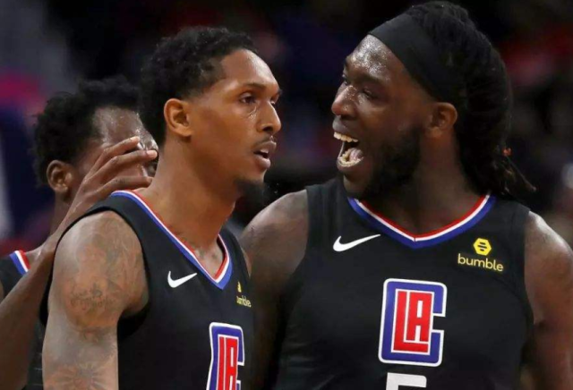 宝刀不老，齐达内在宇宙联赛中进球还送出一脚潇洒助攻（齐达内风采依旧，宇宙联赛破门并奉上潇洒助攻）