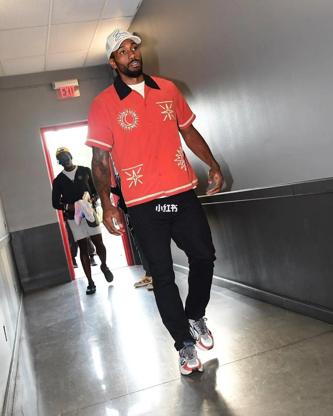 上海女排全锦赛夺冠 山东女排遗憾失利（上海女排捧得全锦赛冠军 山东女排抱憾落败）