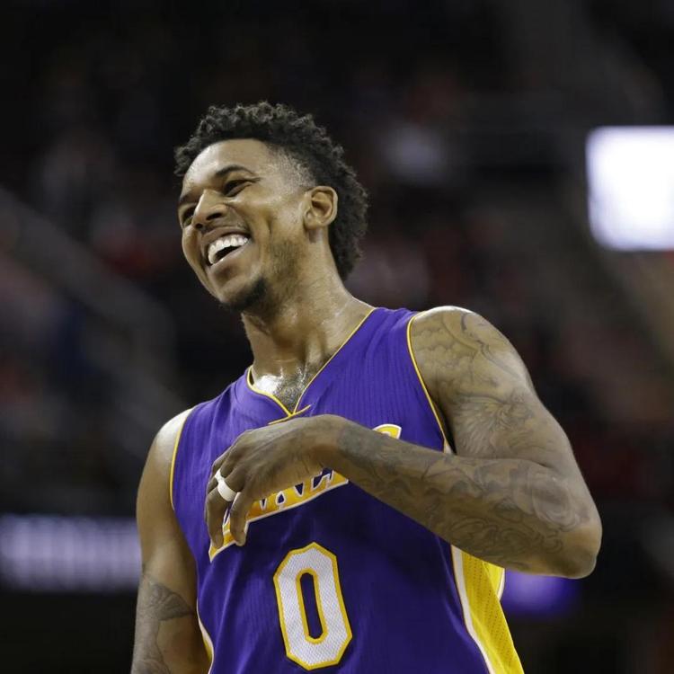 一日红魔终身红魔，曼联给德赫亚送上生日祝福，本人回复❤️（一日红魔，终身相伴：曼联为德赫亚送上生日祝福，门神爱心回应❤️）