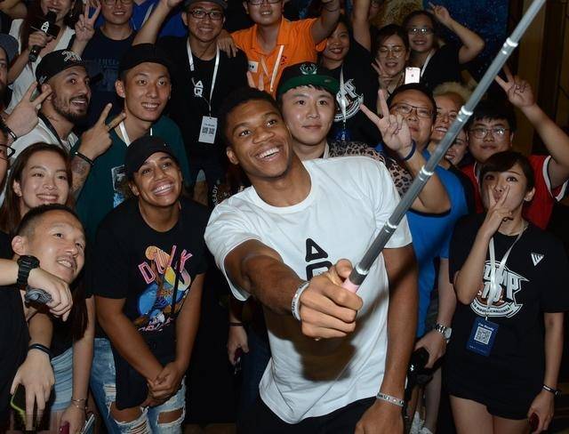 东体谈中超外援名额调整：足协、中足联应多听听俱乐部的意见（东体评中超外援名额调整：足协与中足联应更多听取俱乐部意见）