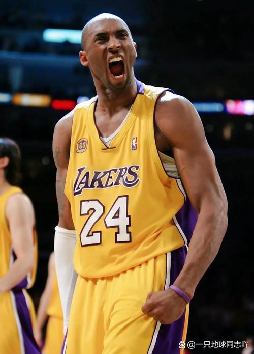 战火箭关键时刻遭弃用，锡安追平赛季个人得分纪录为己正名（对阵火箭关键时刻遭弃用，锡安用追平赛季个人得分纪录完成自证）