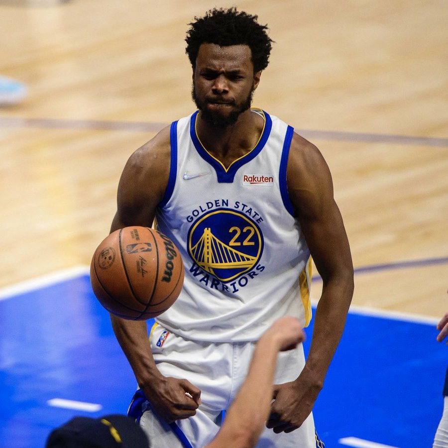 保罗·乔治半场表现：攻守兼备，正负值+5展现领袖气质（保罗乔治半场统治力：攻防齐飞，+5正负值彰显领袖风范）