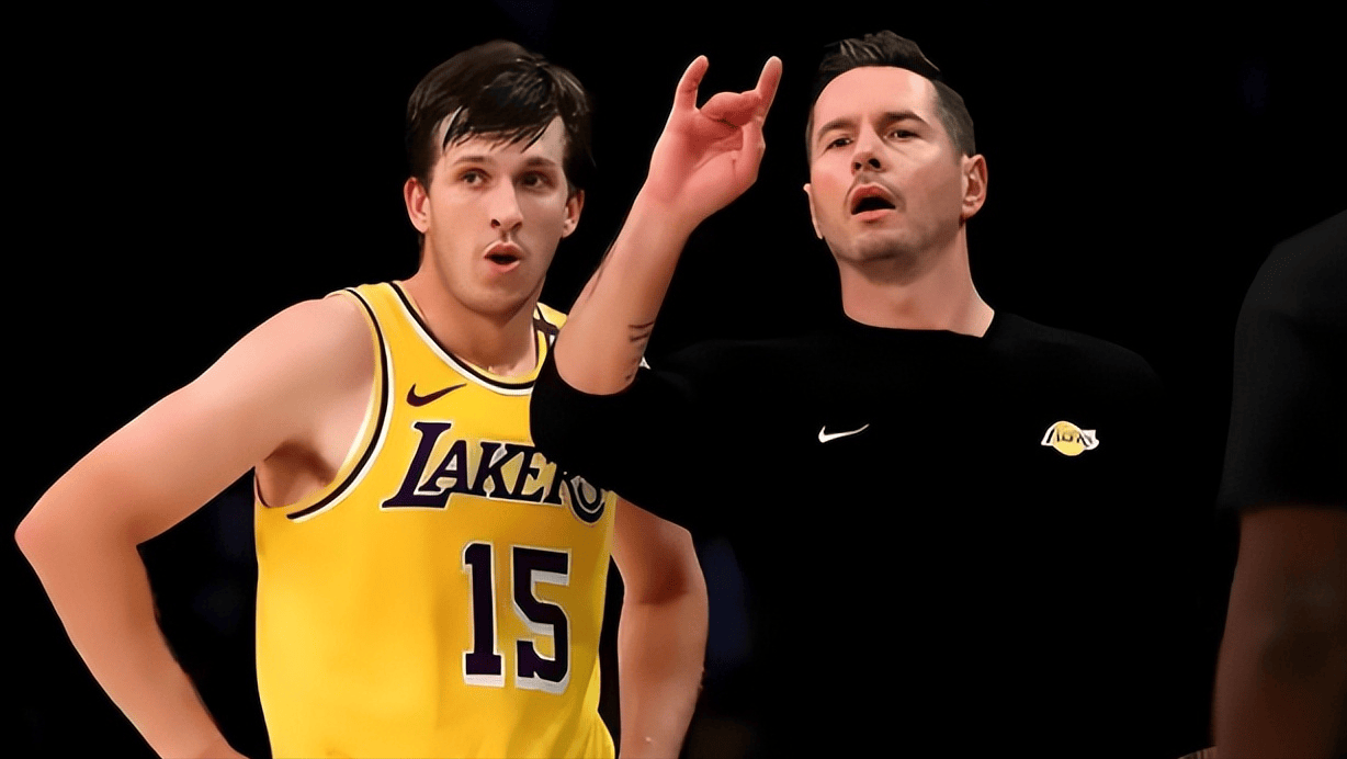 布里奇斯的精准长传开启进攻序幕（布里奇斯的精妙长传拉开进攻帷幕）