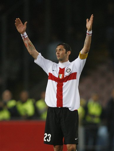 【壁纸】——C罗在皇马（C罗皇马时期高清壁纸）