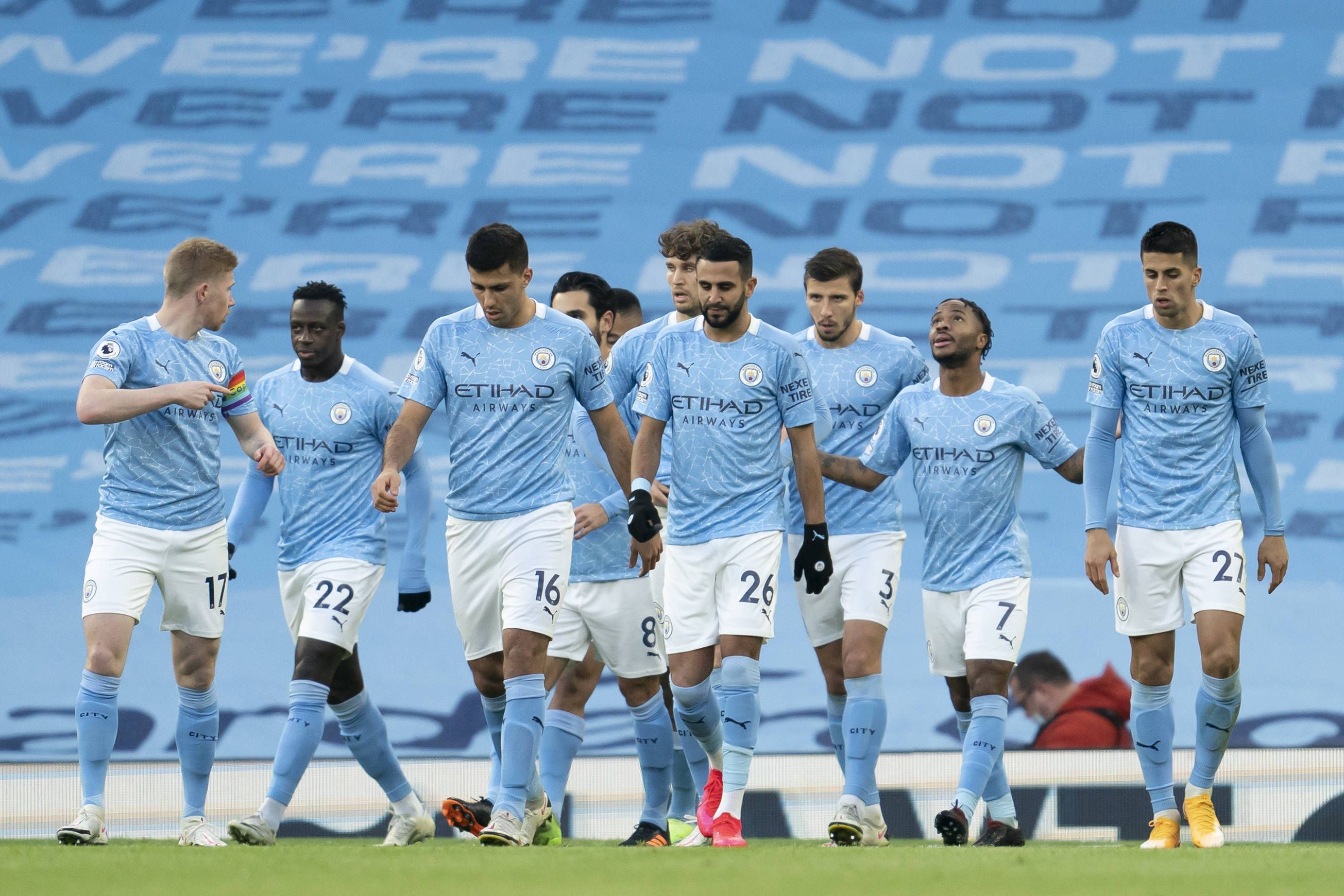 媒体人：郑智执教西海岸也不错，但不可避免地要跟邵佳一对比（媒体人：郑智执教西海岸合适，但难免被拿来与邵佳一比较）