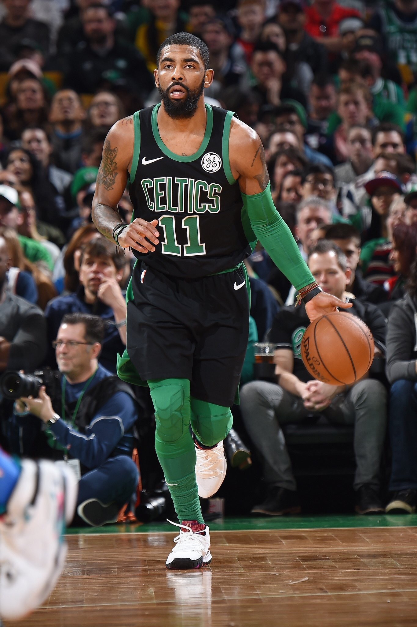 法尔克：拜仁不着急推进诺伊尔续约，打算在他40岁生日前后谈（法尔克：拜仁暂不急于与诺伊尔续约，预计将于其40岁生日前后商谈）