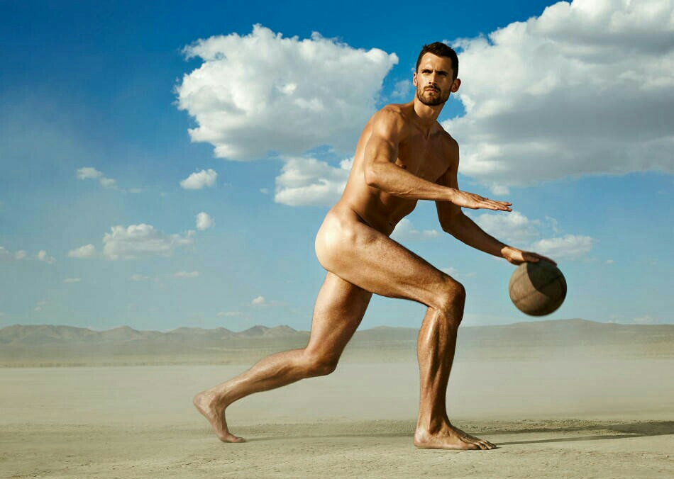 世界最经典的十大足球技巧（全球十大经典足球招式解析）