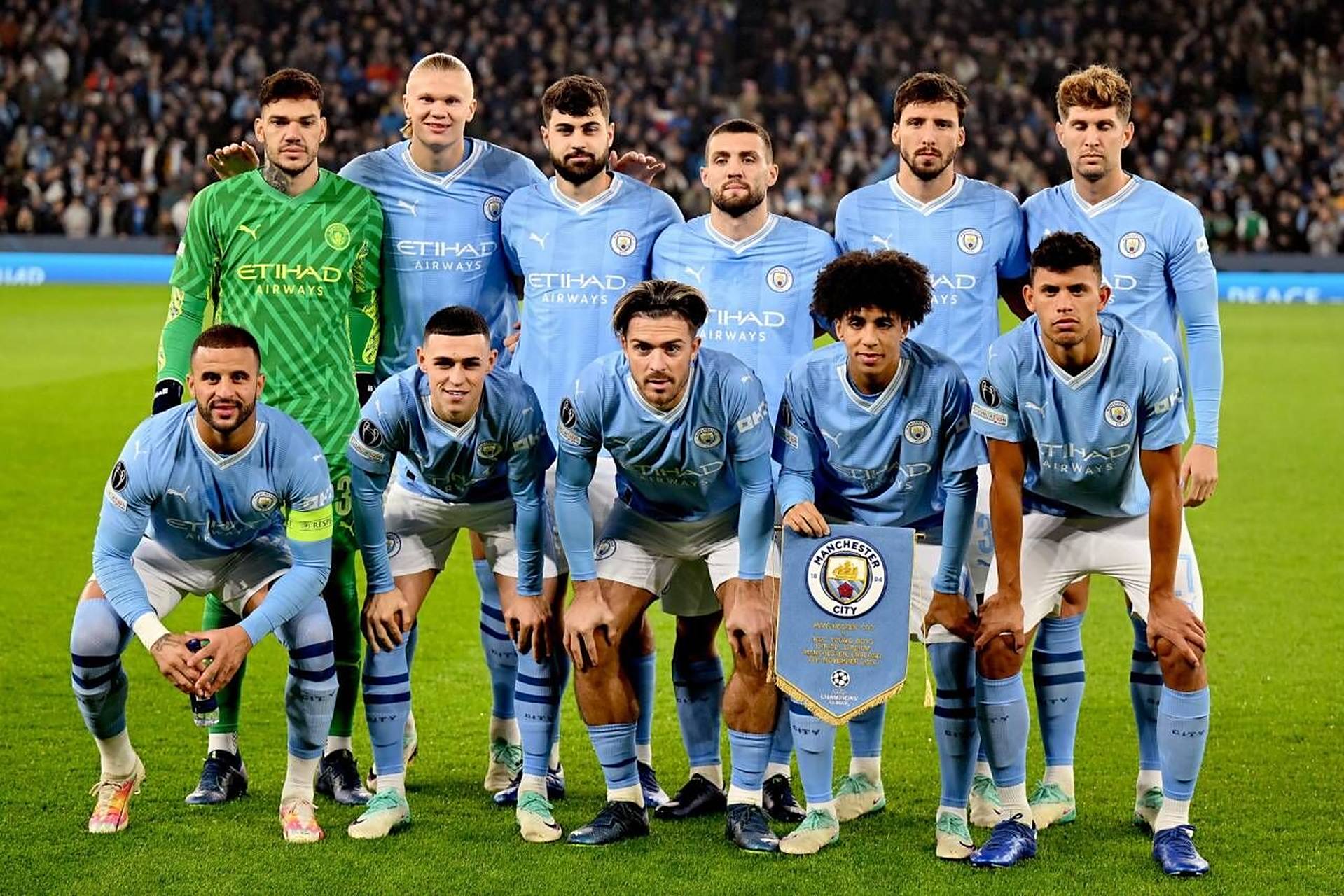 乔治娜点赞安东内拉庆祝梅西夺冠帖子，引发球迷热议（乔治娜为安东内拉庆祝梅西夺冠的动态点赞，掀起球迷热议）