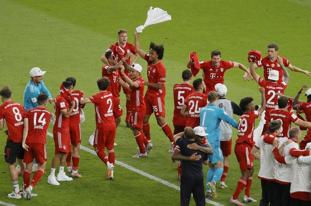 欧冠半场：罗德里戈破门，哈兰德点射，曼城暂2-1皇马（半场战报：罗德里戈先拔头筹，哈兰德点球命中，曼城暂以2-1领先皇马）