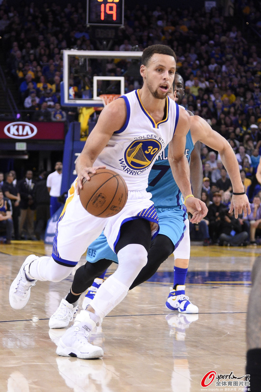 葡萄牙11月大名单：C罗领衔，菲利克斯、莱奥、B费在列（葡萄牙公布11月国家队名单：C罗领衔，菲利克斯、莱奥、B费入选）