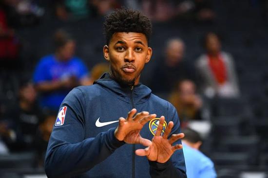 体坛记忆｜为了给魔兽霍华德生孩子！中外名媛们都付出了多大的代价？（体坛记忆｜为赢得“魔兽”霍华德的青睐，中外名媛付出了哪些代价？）