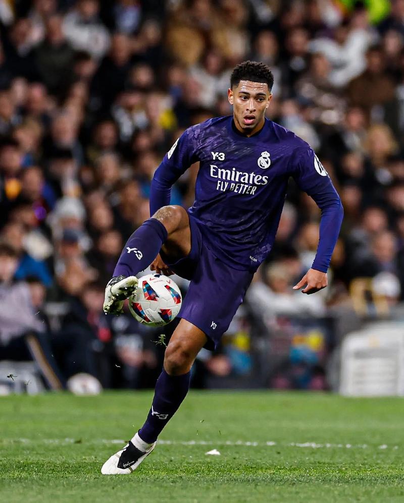 皮克：巴萨是所有冠军的有力竞争者，包括欧冠冠军（皮克：巴萨有实力争夺所有冠军，欧冠也不例外）