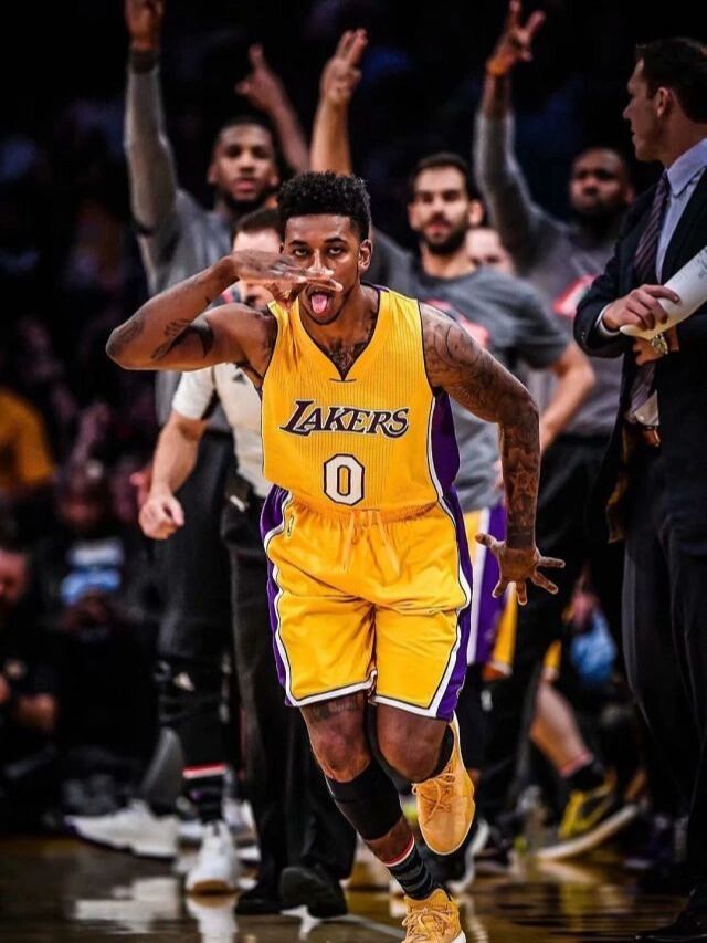 经纪人：若有球队有意圣地亚哥很正常，但他没离开米兰的想法（经纪人：有球队青睐圣地亚哥很正常，但他不打算离开米兰）