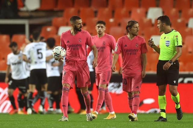 葡萄牙11月大名单：C罗领衔，菲利克斯、莱奥、B费在列（葡萄牙11月阵容公布：C罗挂帅，菲利克斯、莱奥与B费入选）