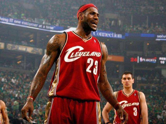 弗格森：阿莫林是个好人，曼联要重夺英超冠军可能还要十年（弗格森称阿莫林人品好：曼联再夺英超或仍需十年）